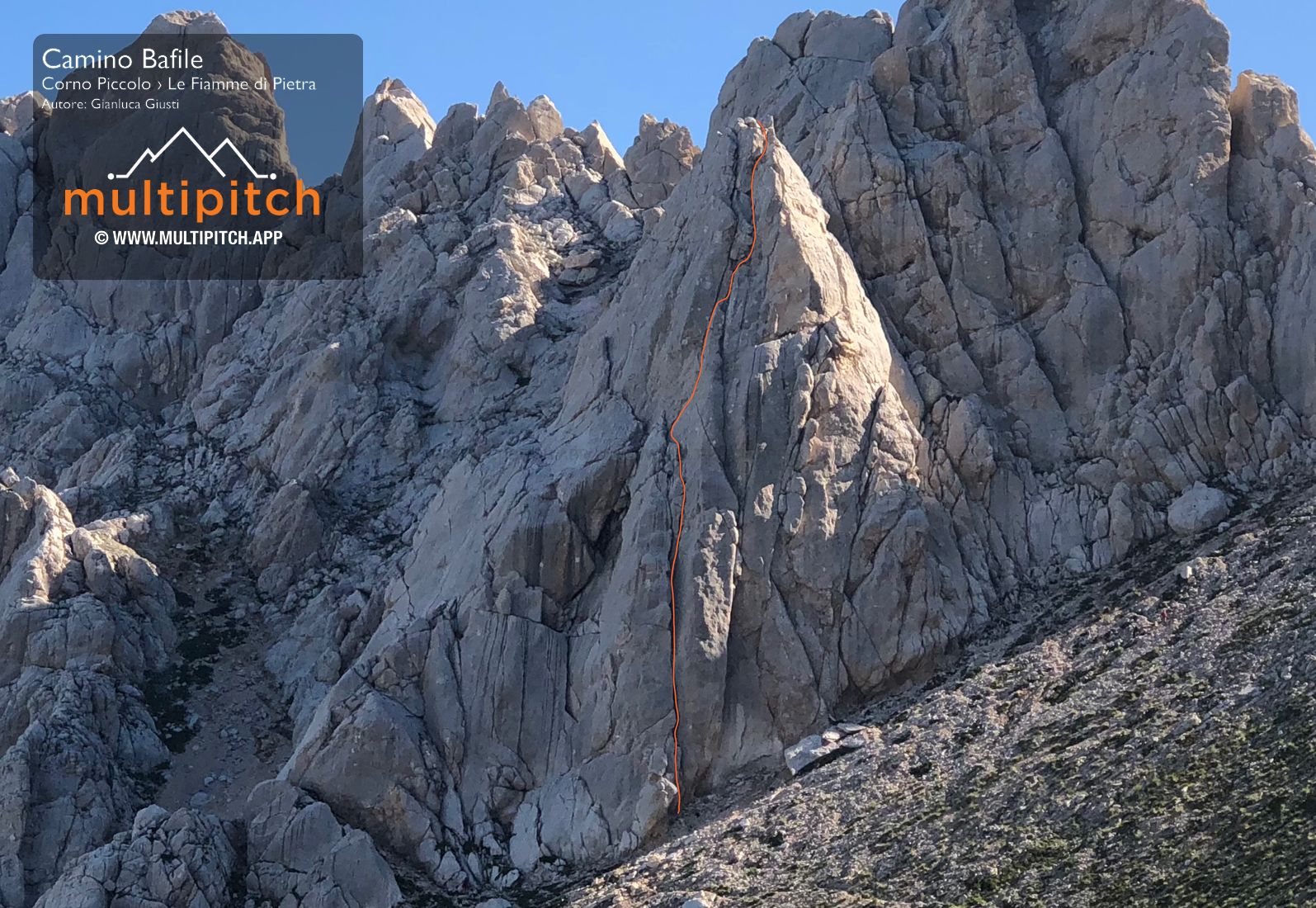 Via storica del Campanile Livia, è il secondo itinerario aperto sulla ormai famosa guglia dopo la via normale.  Arrampicata di stampo classico con tratti faticosi in camino e fessura.